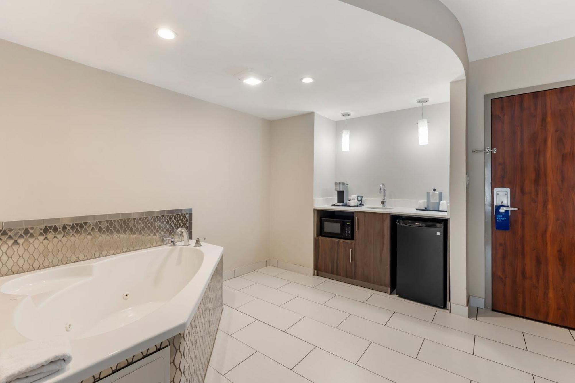 Holiday Inn Express & Suites Nashville Southeast - Antioch By Ihg Экстерьер фото